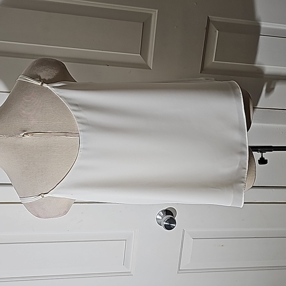 TAHARI, Womens top. Tank style.  White with overlay. Size medium. Adjustable - Picture 6 of 10